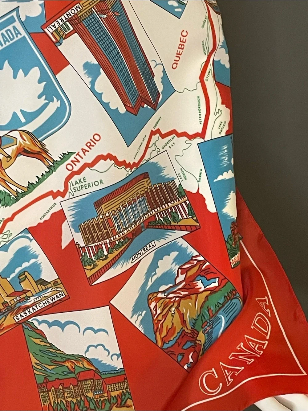Vintage Canada Theme Souvenir Scarf 27 In Sq Excellent Condition